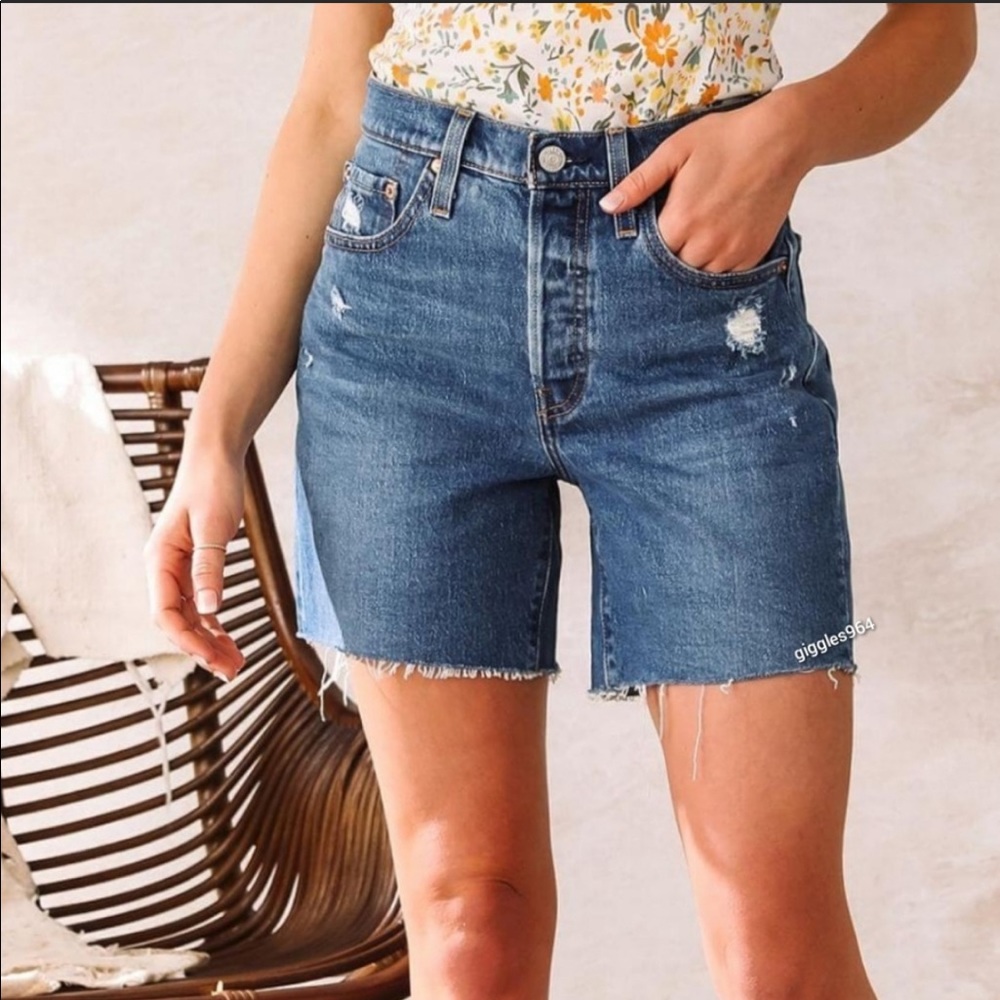 Levi’s 501 Mid Thigh Bermuda Jean Shorts Size 26